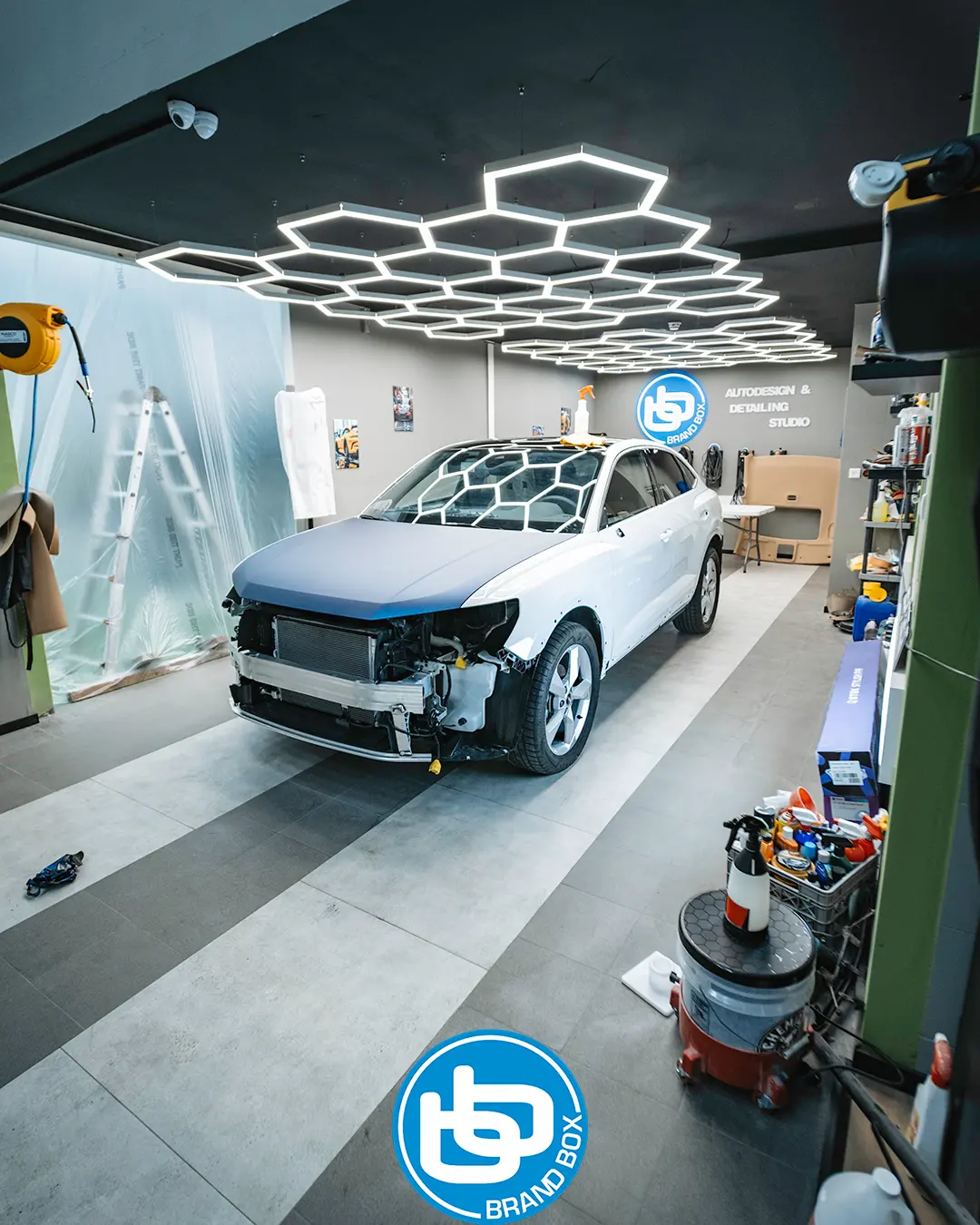 Оклейка Audi Q3 матовой плёнкой