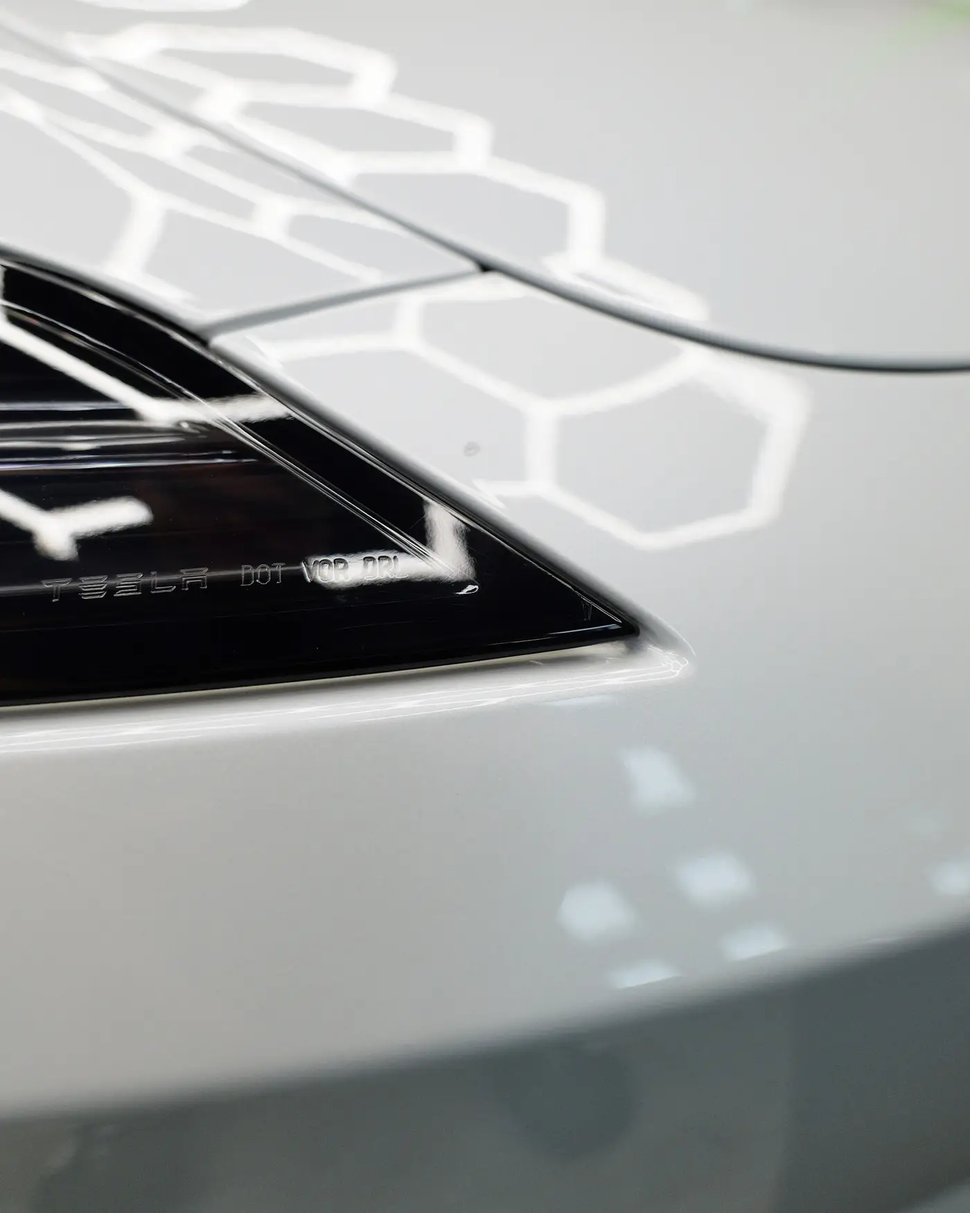 Деталь кузова Tesla Model 3